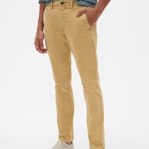 GAP Men’s Skinny Khakis